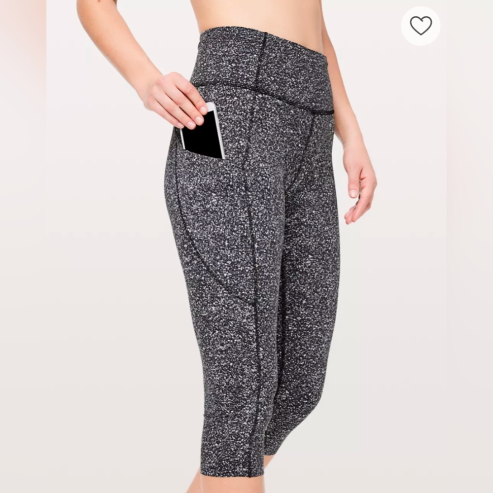 Lululemon Fast And Free High Rise Legging size 6 black and white